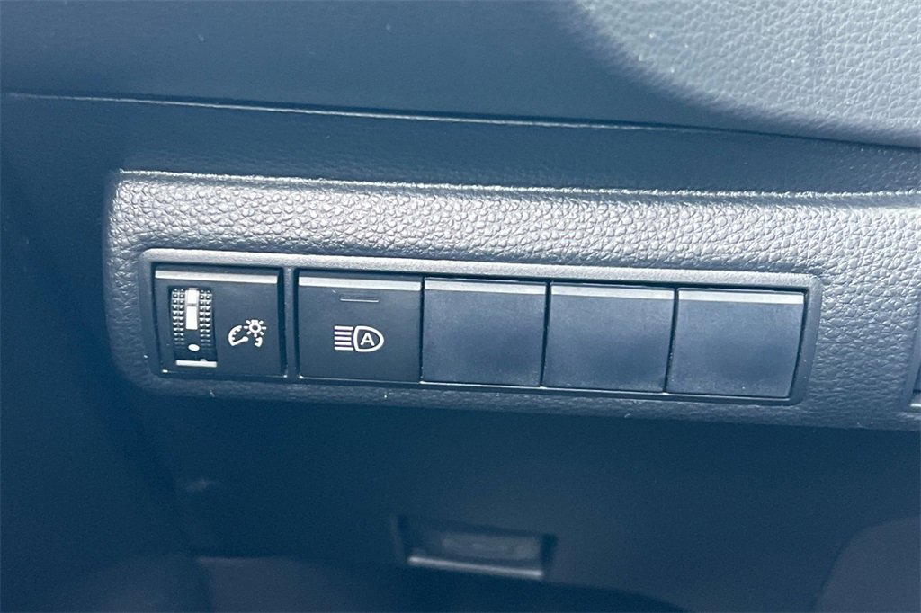 Used 2020 Toyota Corolla LE image 29