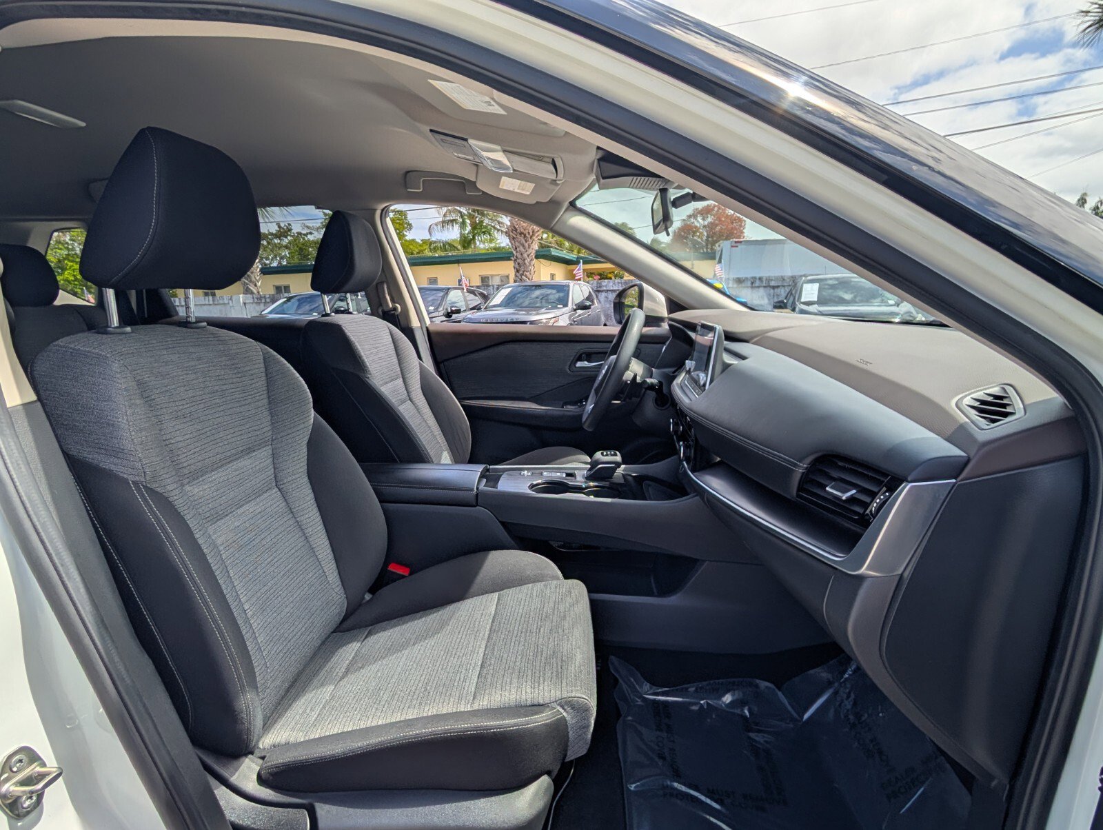 Used 2021 Nissan Rogue SV image 16