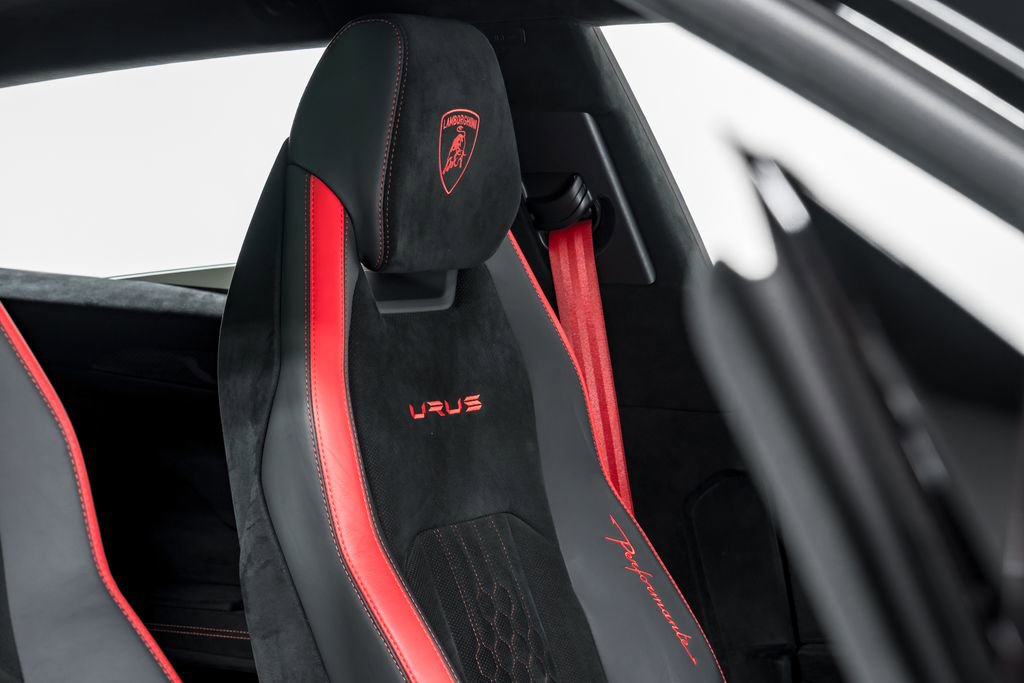 Used 2023 Lamborghini Urus Performante AWD/4WD image 40