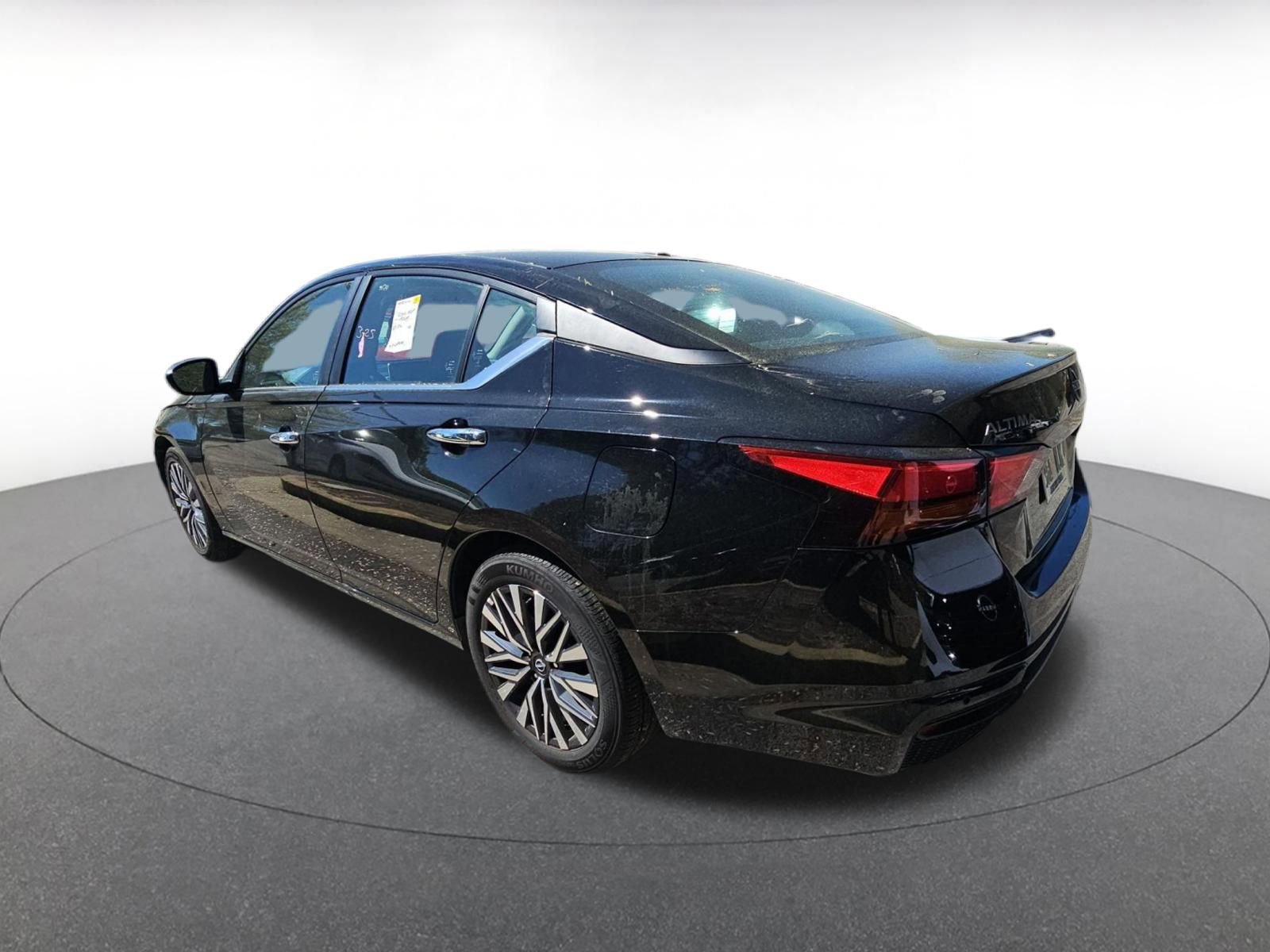 Used 2025 Nissan Altima 2.5 SV image 6