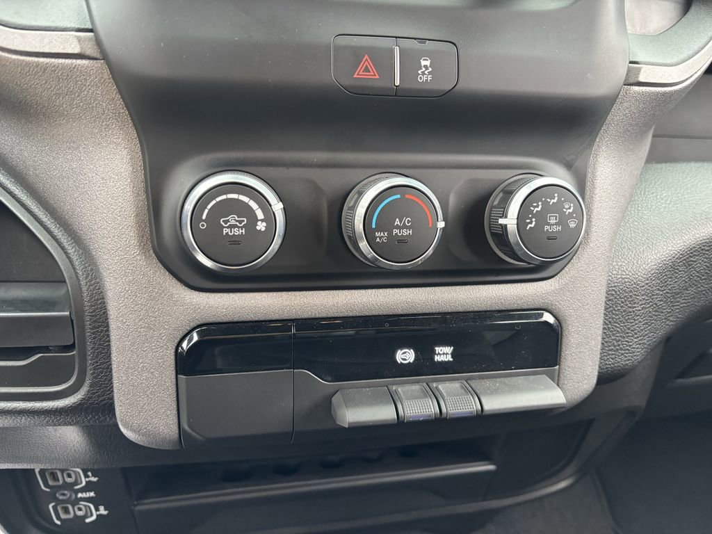 Used 2024 RAM 3500 Tradesman w/ Chrome Appearance Group image 18