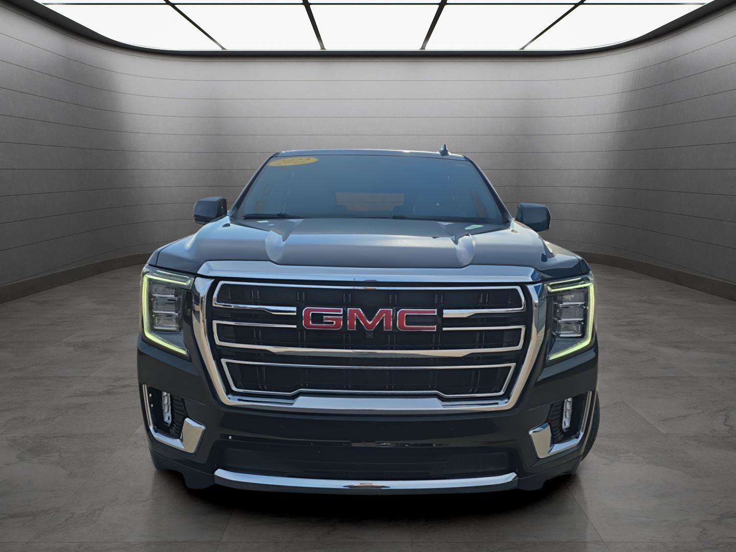 Used 2022 GMC Yukon SLT w/ SLT Premium Package image 2