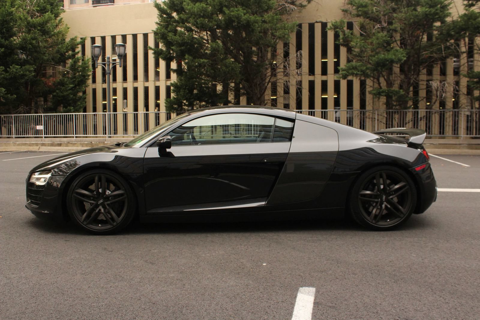 Used 2014 Audi R8 V8 w/ Enhanced Leather Package AWD/4WD image 23