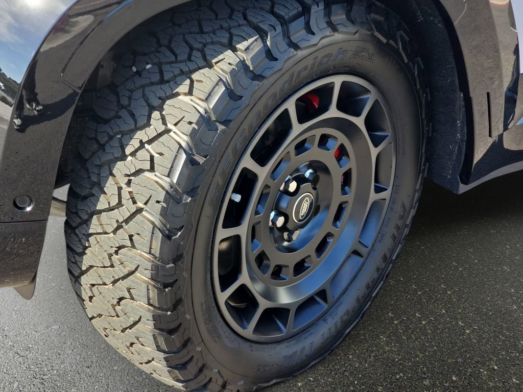 New 2026 Land Rover Defender 110 X-Dynamic SE image 38