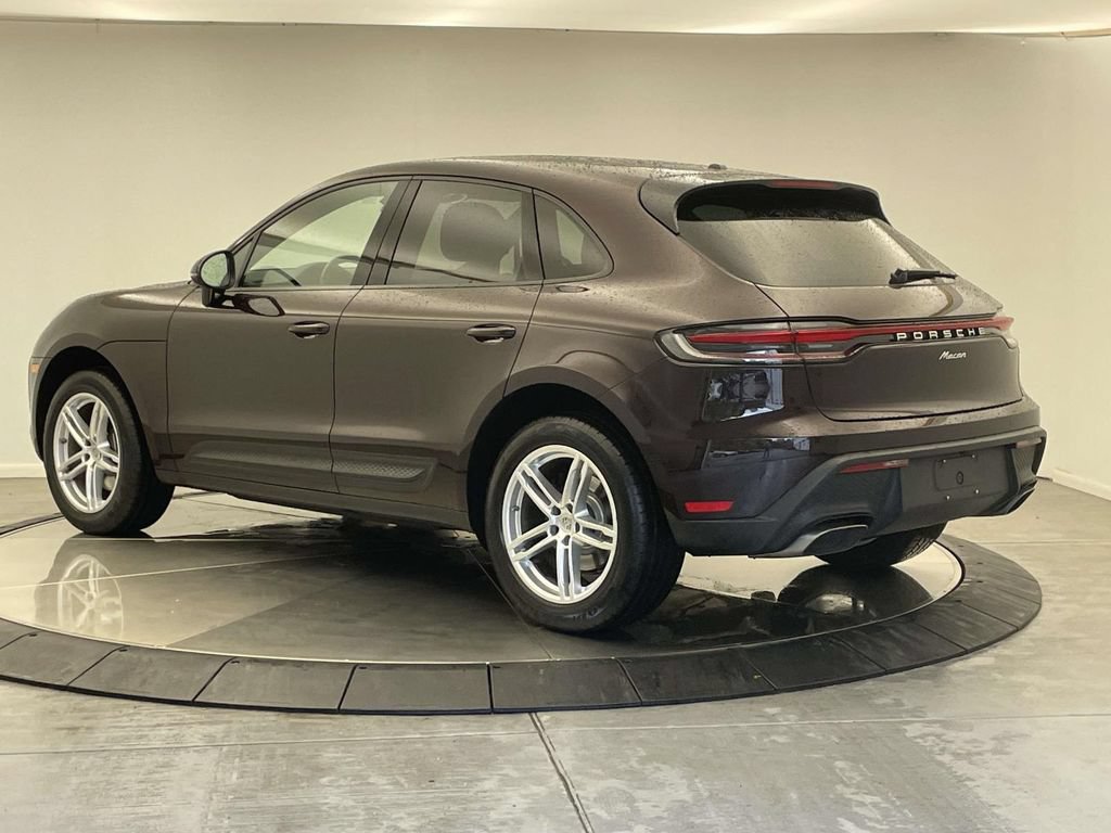 Certified 2023 Porsche Macan AWD/4WD image 3