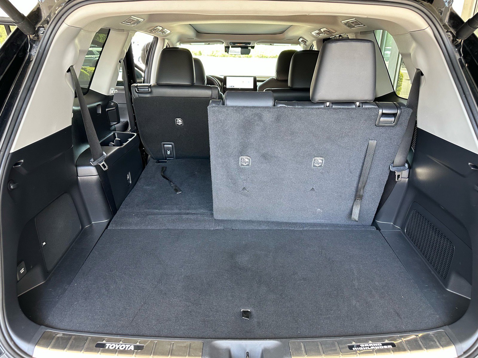 Used 2024 Toyota Grand Highlander Limited image 27