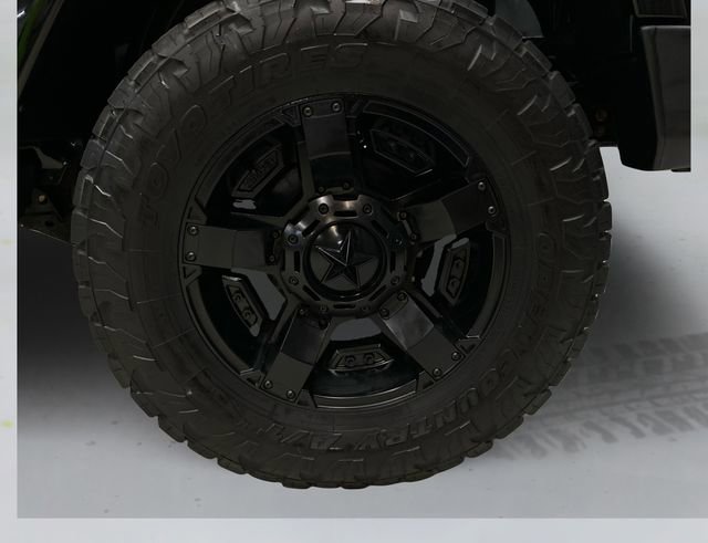 Used 2016 Jeep Wrangler Unlimited Sahara w/ Dual Top Group image 17