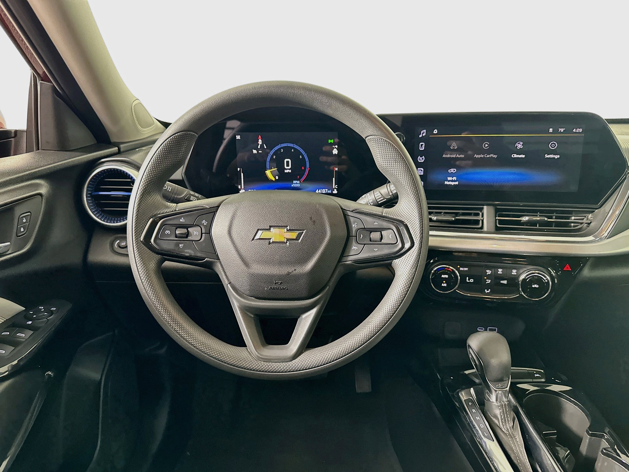 Used 2025 Chevrolet Trax LT FWD image 17