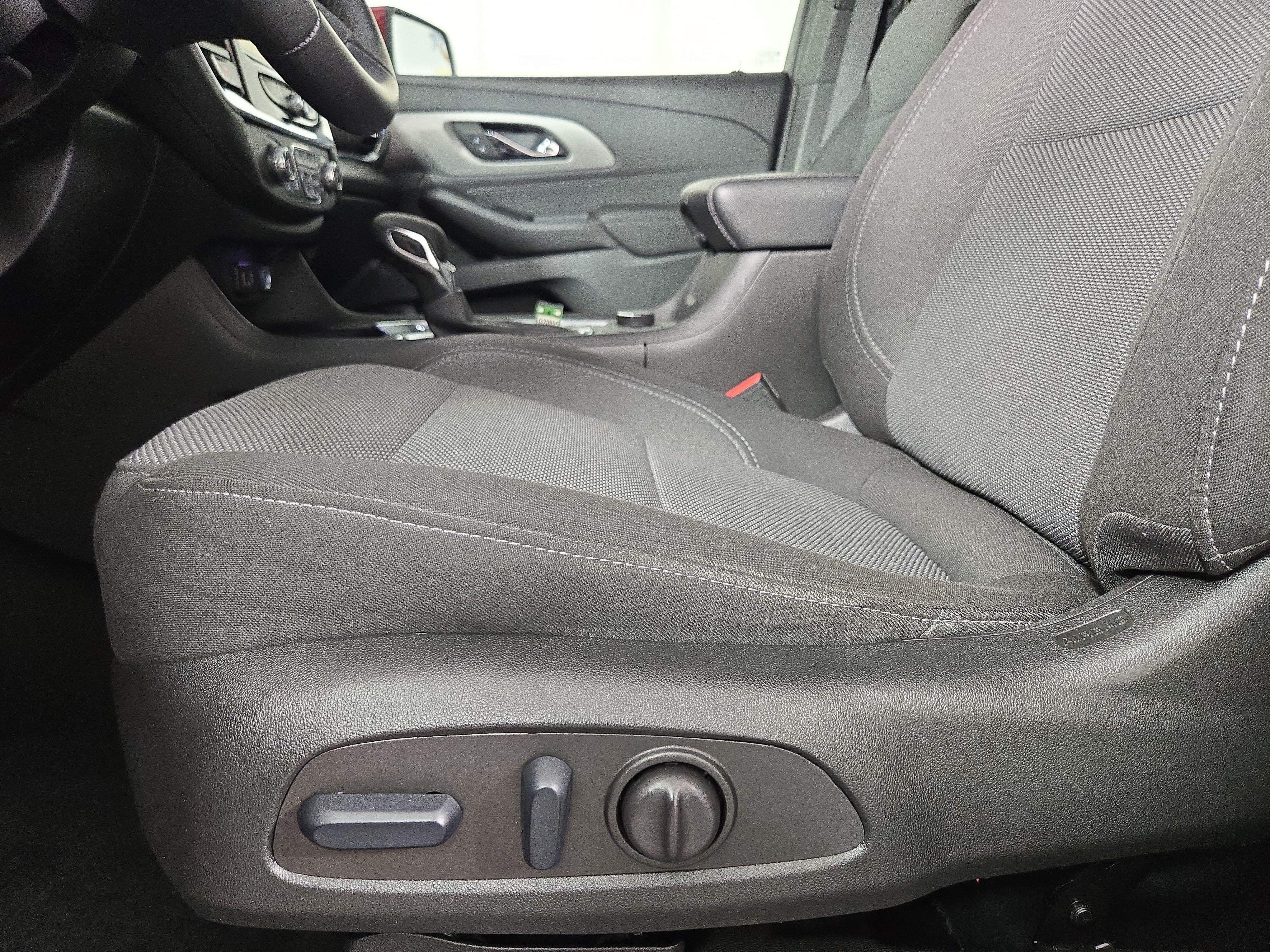 Certified 2023 Chevrolet Traverse LT FWD image 31