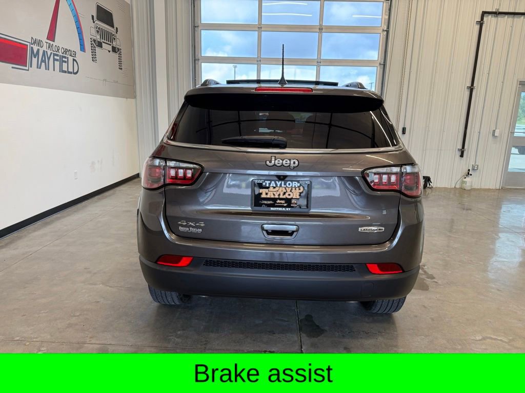 Used 2024 Jeep Compass Latitude w/ Sun and Sound Group AWD/4WD image 8
