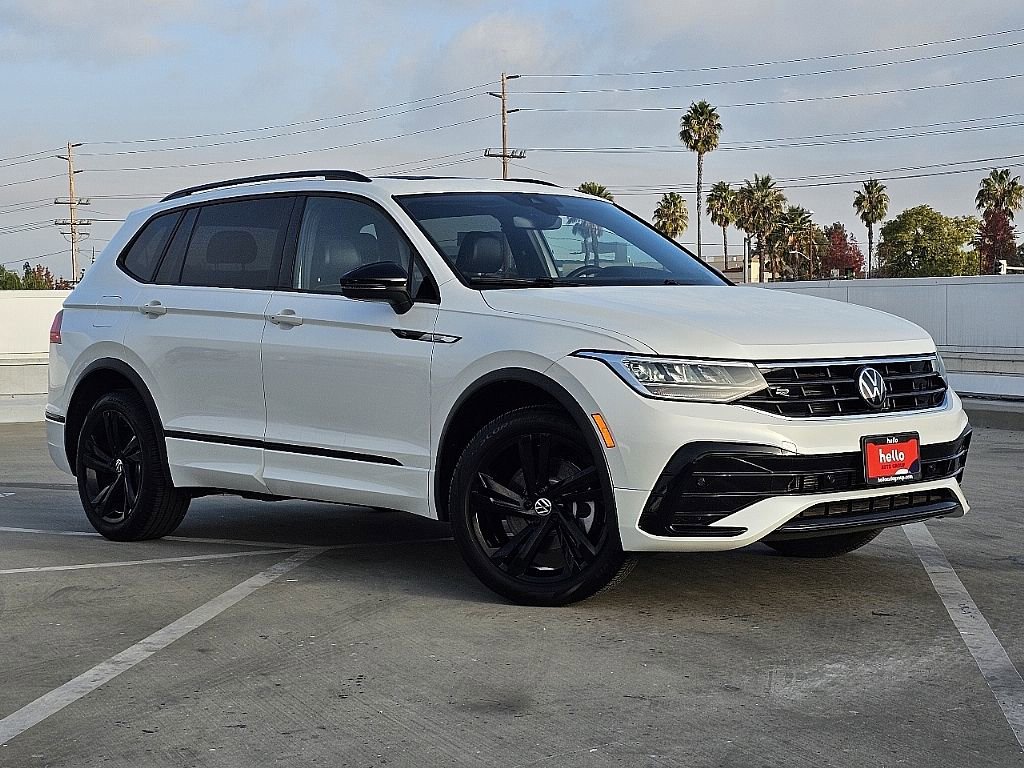 Used 2024 Volkswagen Tiguan SE R-Line image 3