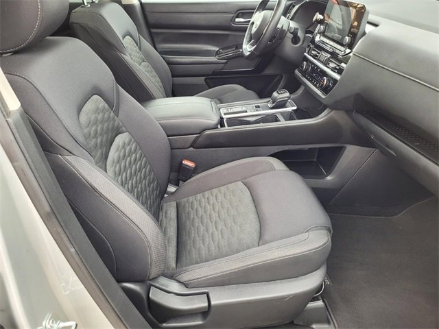 Used 2022 Nissan Pathfinder SV w/ SV Premium Package image 10