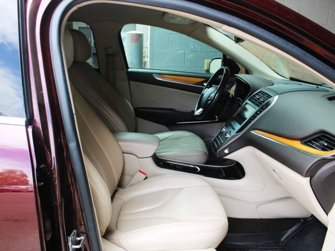 Used 2019 Lincoln MKC Select w/ Select Plus Package FWD image 13