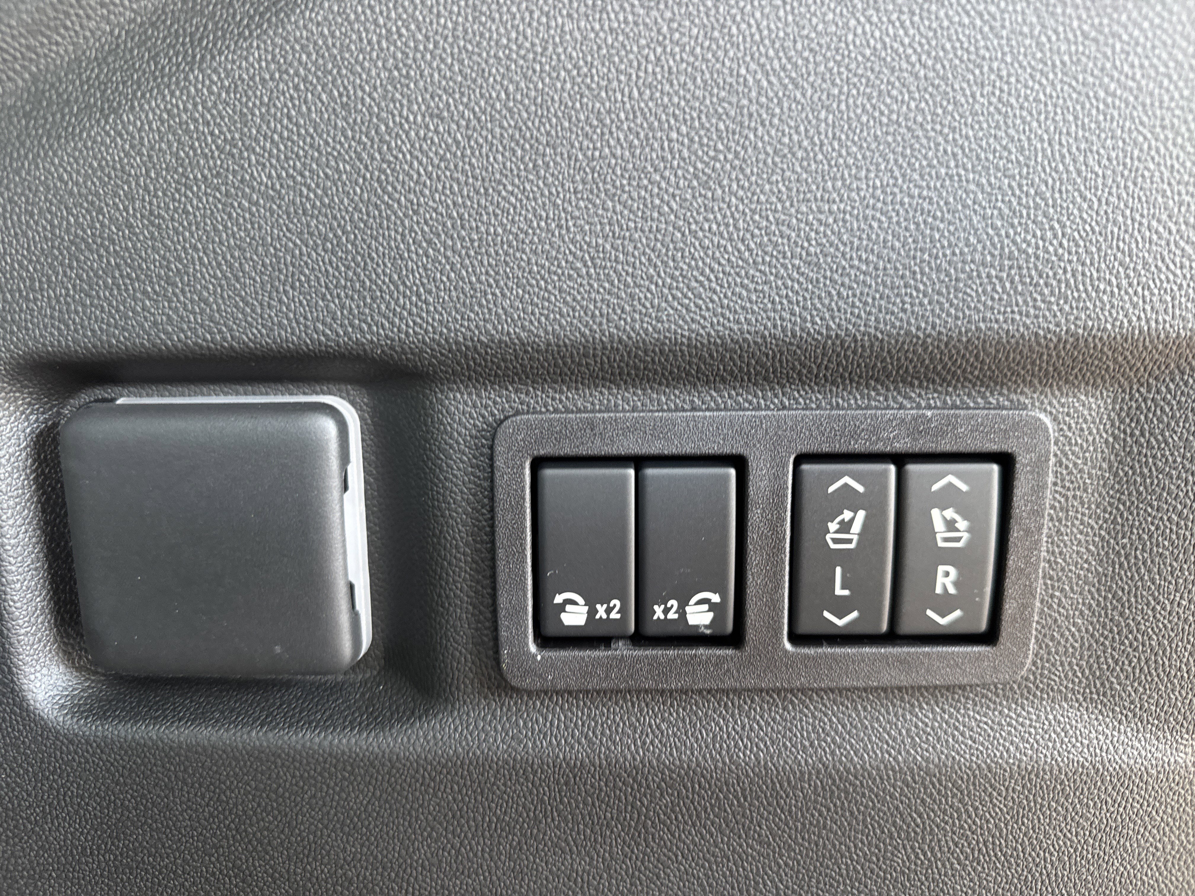 New 2026 GMC Yukon Denali w/ Sun & Power Step Package image 34