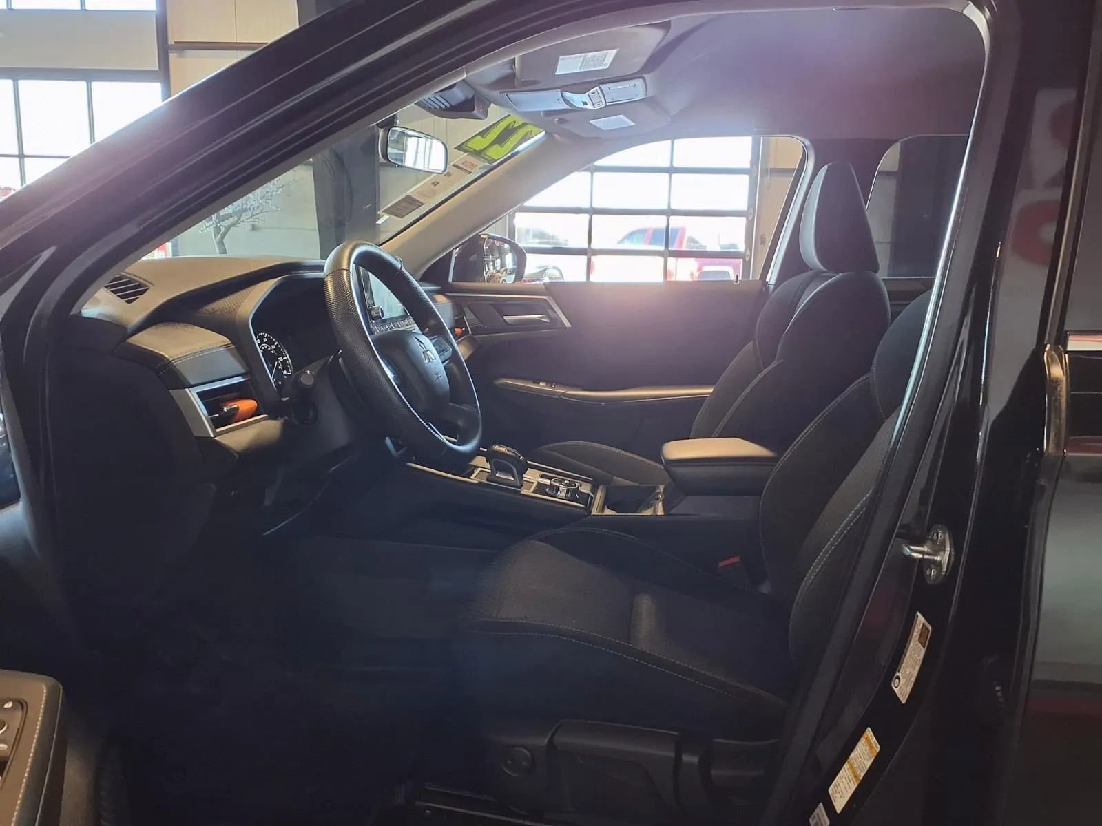 Used 2022 Mitsubishi Outlander ES image 14