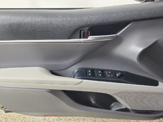 Used 2020 Toyota Camry LE FWD image 21