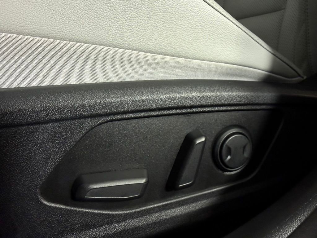 Used 2024 Hyundai Elantra Limited image 24