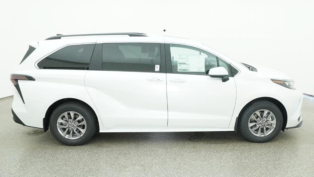 New 2026 Toyota Sienna XLE FWD image 14
