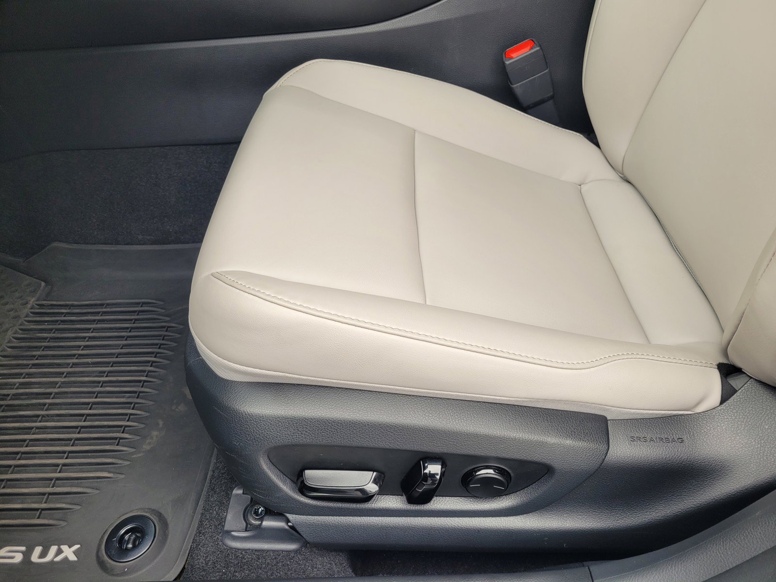 Certified 2025 Lexus UX 300h FWD w/ Accessory Package (Z2) image 23