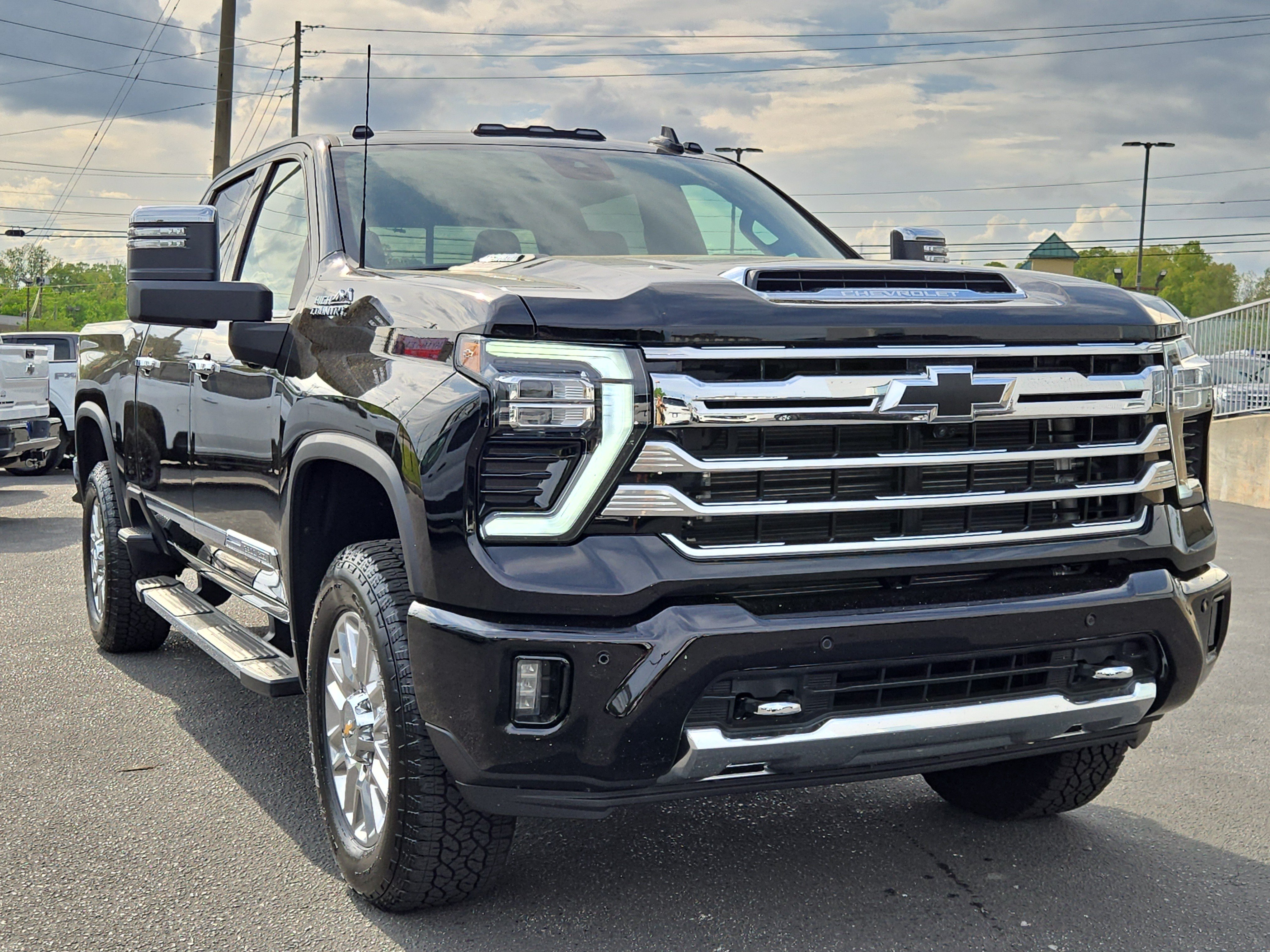 Used 2025 Chevrolet Silverado 2500 High Country w/ Technology Package AWD/4WD image 6