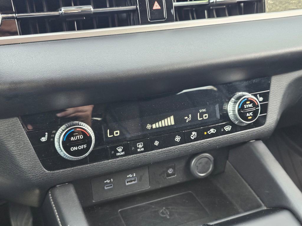 Used 2024 Mitsubishi Outlander SE AWD/4WD image 25