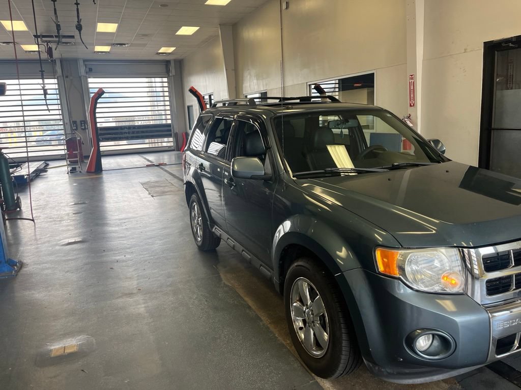 Used 2010 Ford Escape Limited FWD image 1