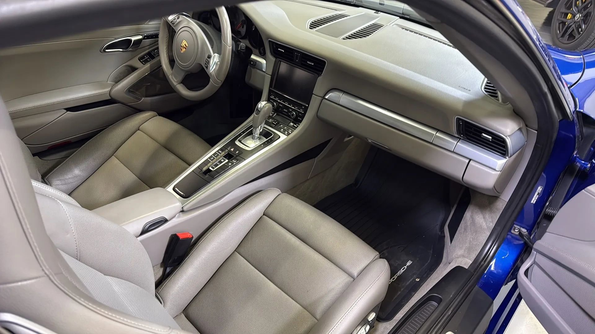 Used 2013 Porsche 911 Carrera S image 9