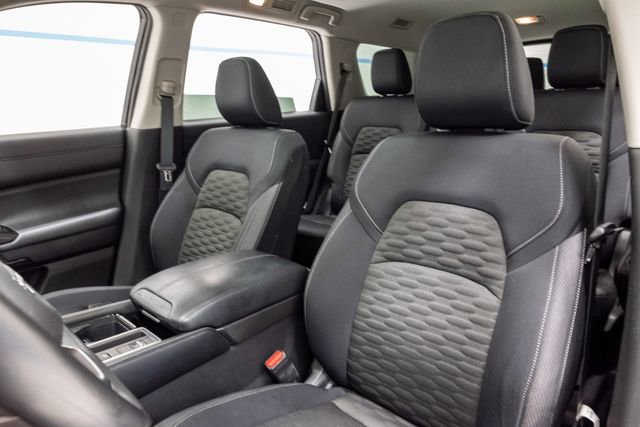 Used 2022 Nissan Pathfinder SV w/ SV Premium Package FWD image 11