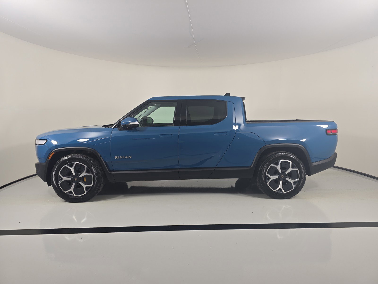 Used 2023 Rivian R1T Adventure AWD/4WD image 2