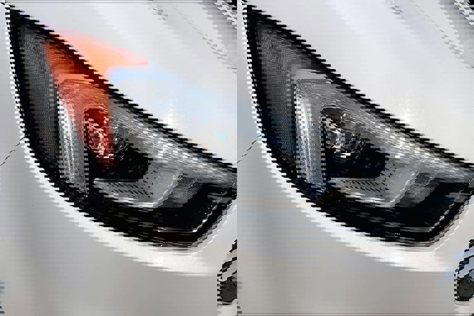 Used 2021 Ford Edge Titanium FWD image 27