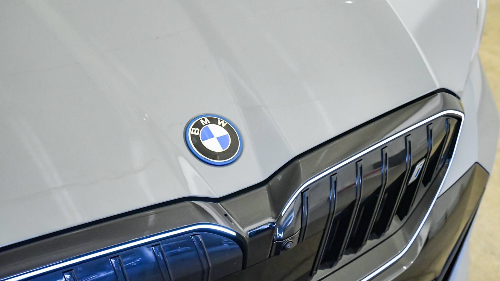 Certified 2024 BMW i5 eDrive40i w/ M Sport Package RWD image 8