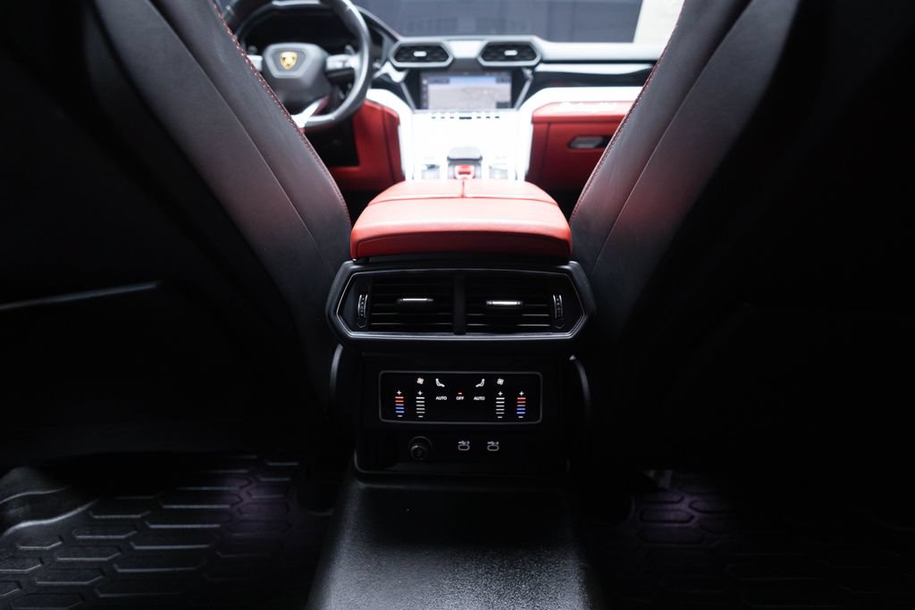 Used 2022 Lamborghini Urus AWD/4WD image 56