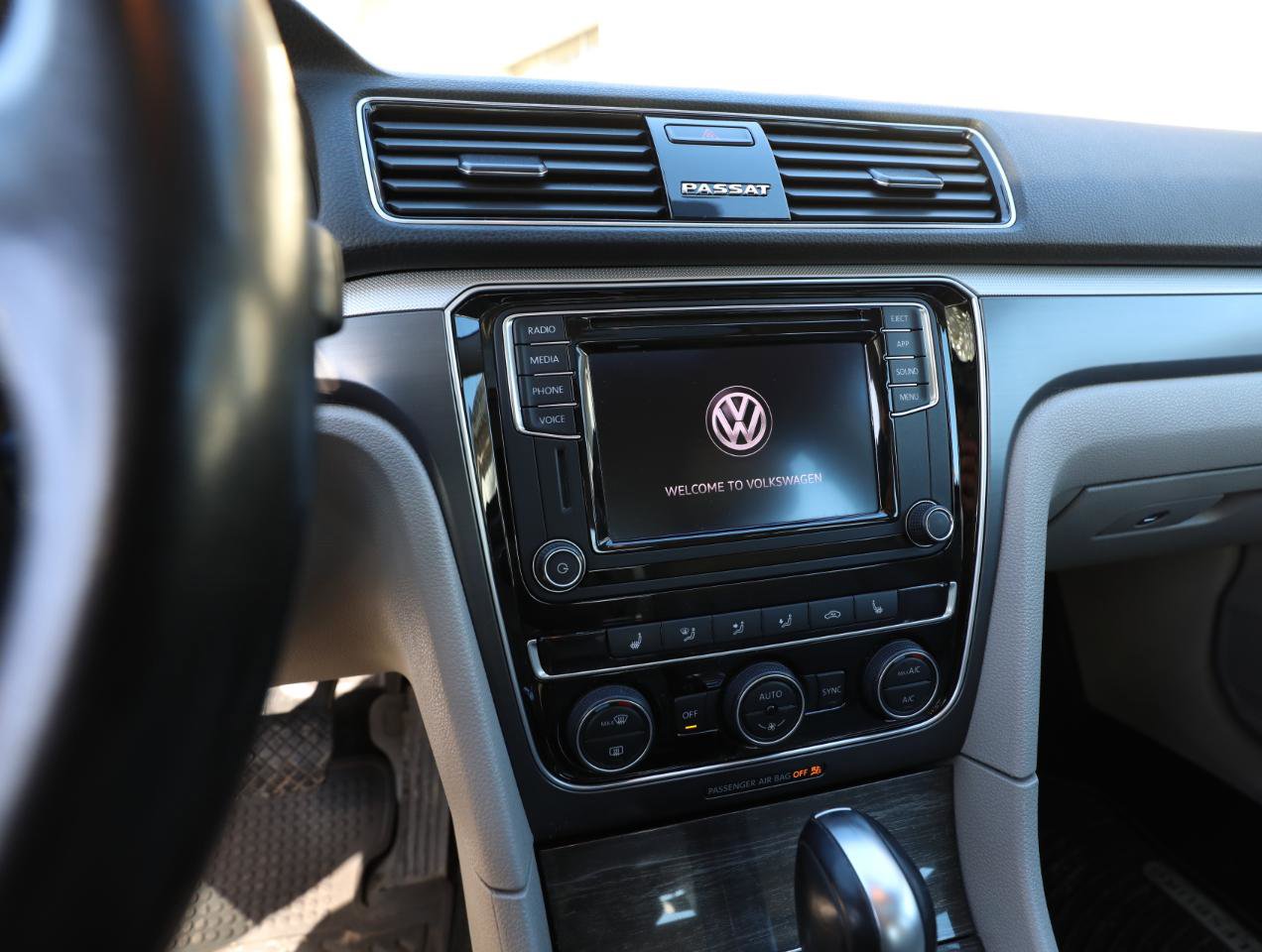 Used 2018 Volkswagen Passat 2.0T SE image 18