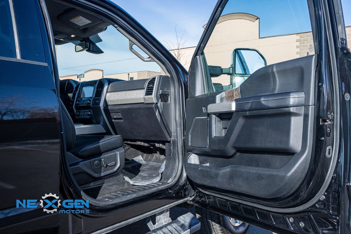 Used 2019 Ford F350 Lariat w/ Lariat Ultimate Package image 39