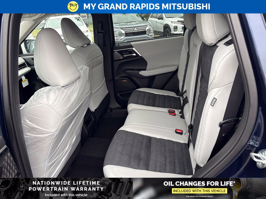 New 2026 Mitsubishi Outlander SE AWD/4WD image 12