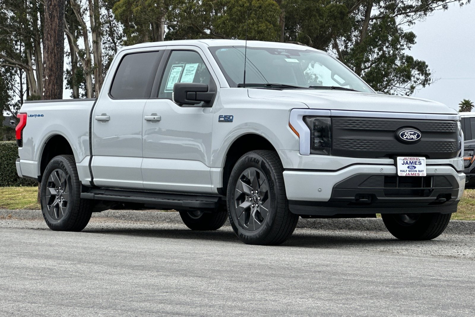 Used 2024 Ford F150 Lightning Flash AWD/4WD image 7