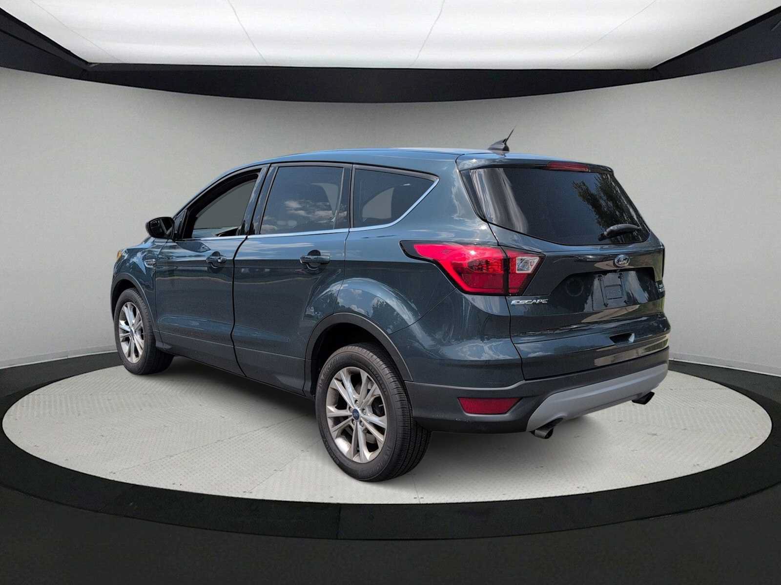 Used 2019 Ford Escape SE FWD image 6