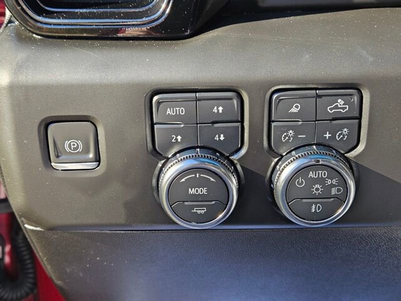 Used 2024 GMC Sierra 2500 AT4 w/ AT4 Premium Plus Package image 26