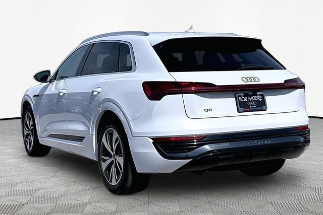 Used 2024 Audi Q8 e-tron Premium AWD/4WD image 12