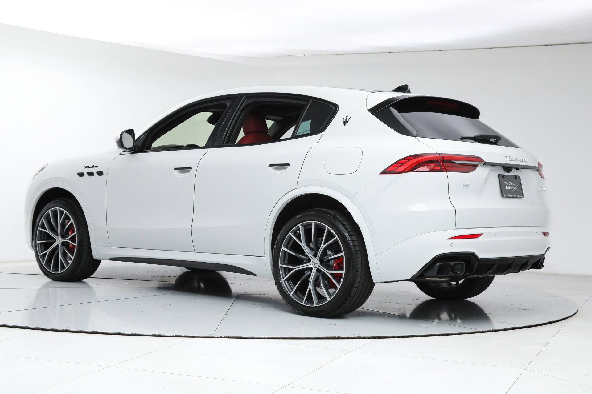 New 2026 Maserati Grecale Modena image 3