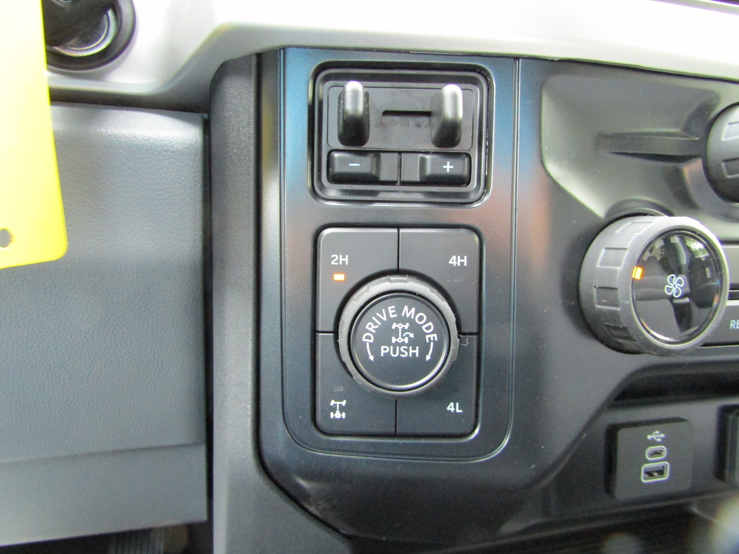 New 2027 Ford F250 XL w/ Tremor Off-Road Package AWD/4WD image 26