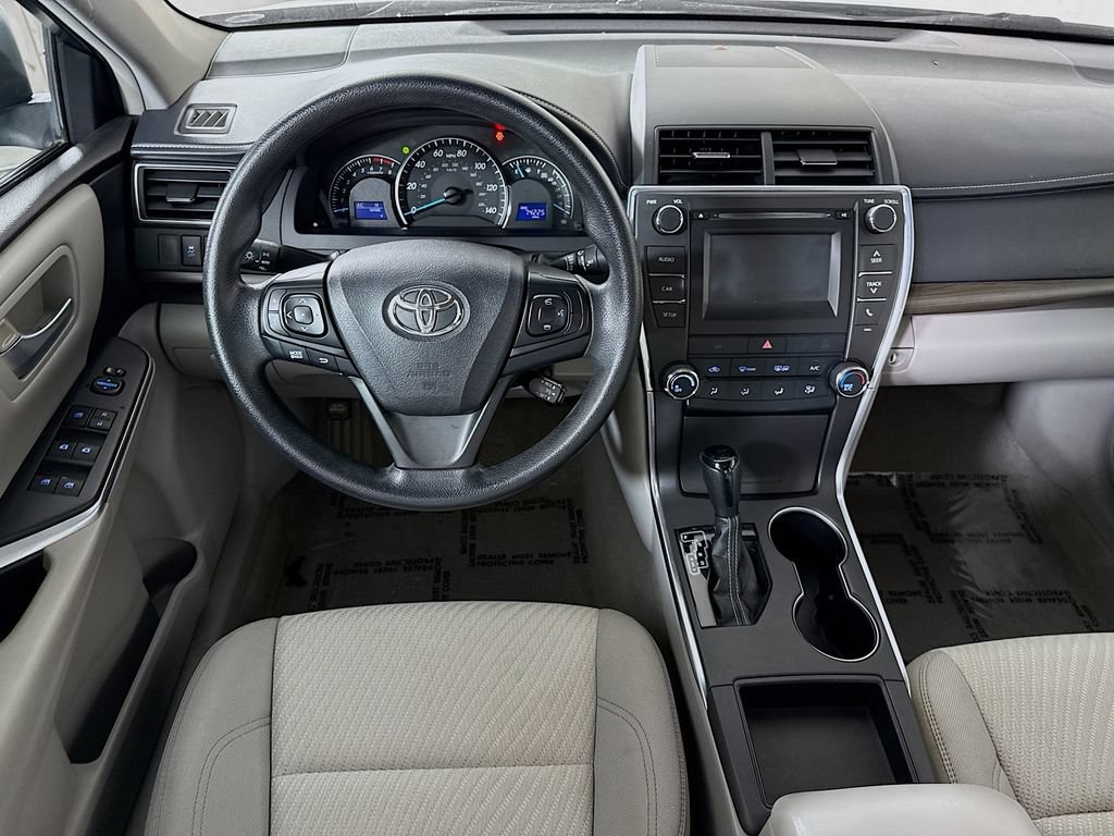 Used 2015 Toyota Camry LE FWD image 3