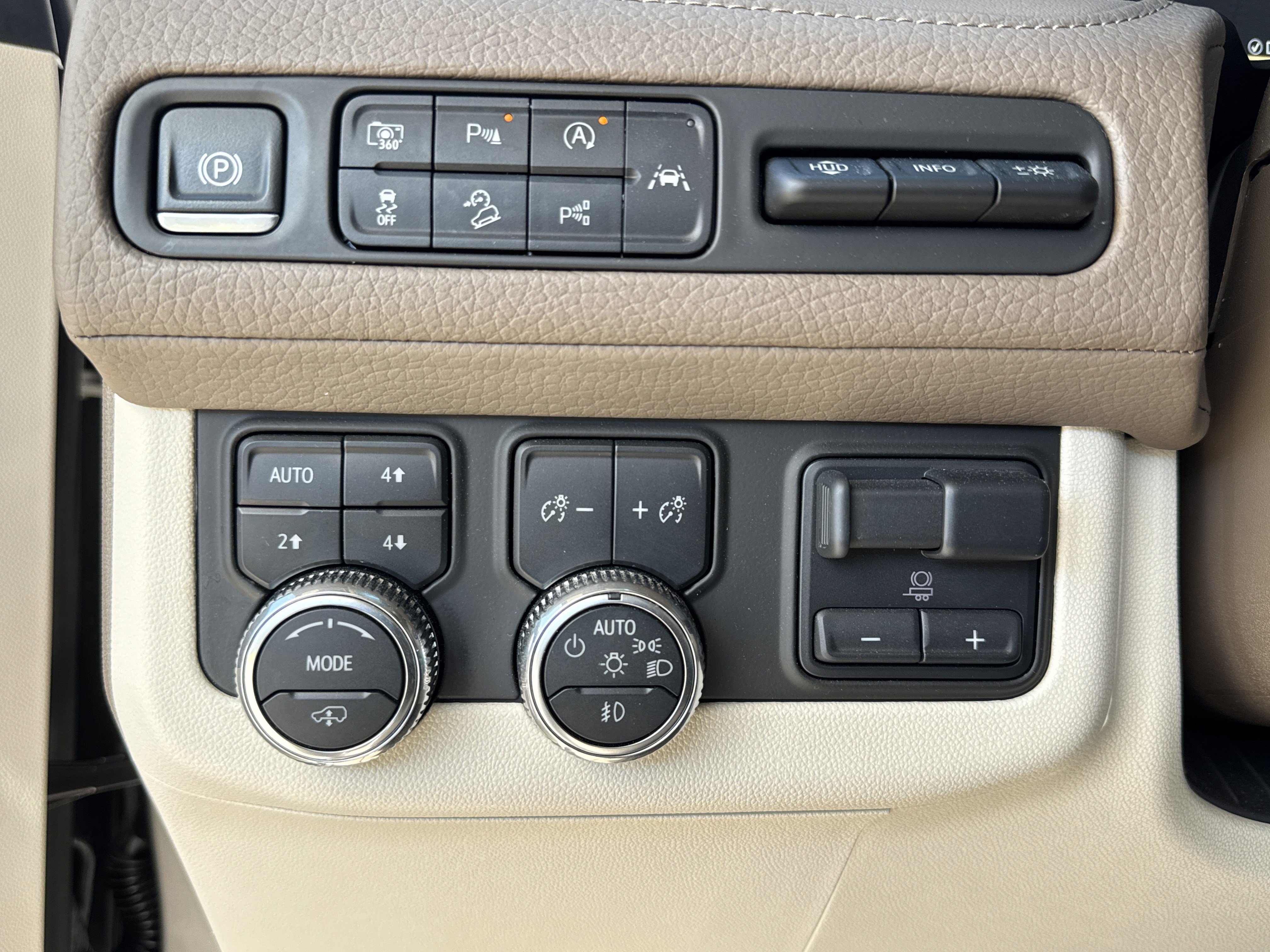Used 2024 GMC Yukon XL Denali w/ Advanced Technology Package AWD/4WD image 19
