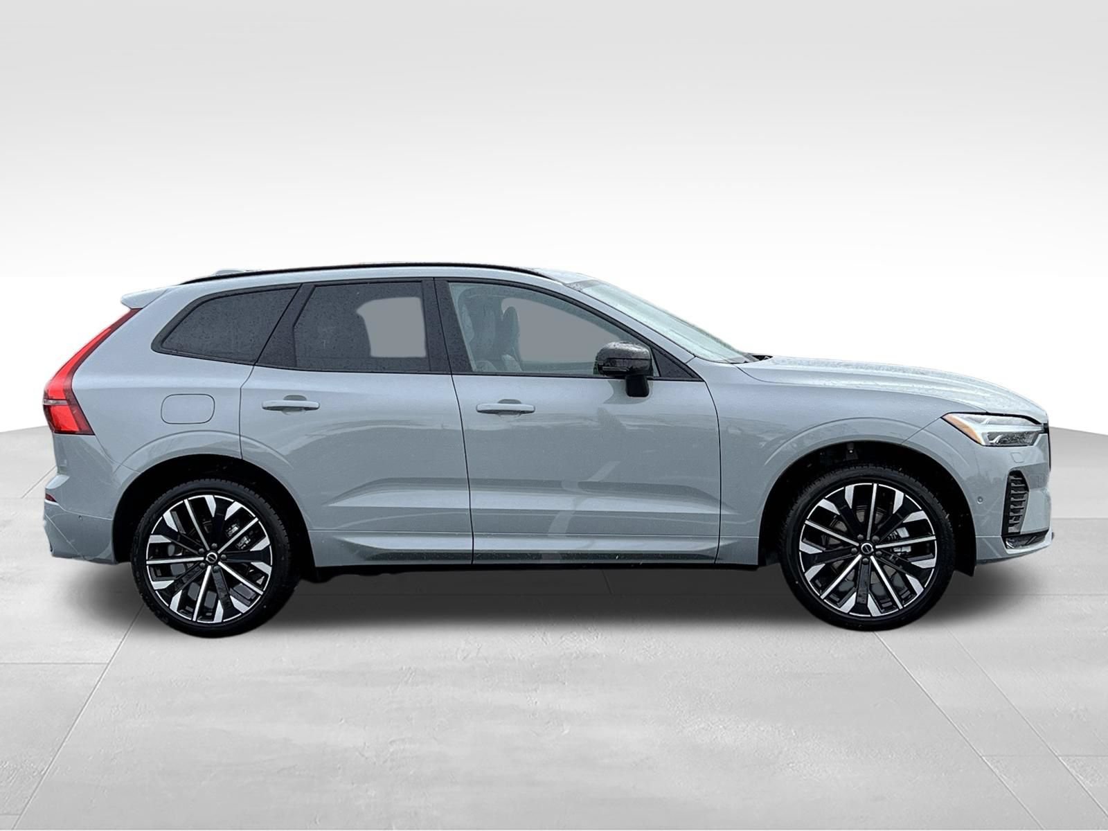 New 2026 Volvo XC60 B5 Plus w/ Protection Package Premier AWD/4WD image 8
