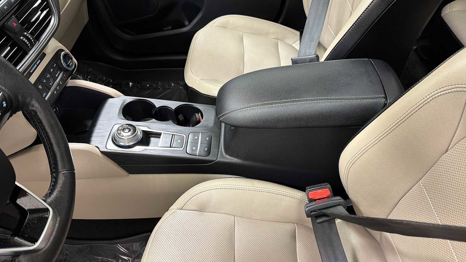 Used 2020 Ford Escape Titanium w/ Titanium Premium Package 2.0 AWD/4WD image 23