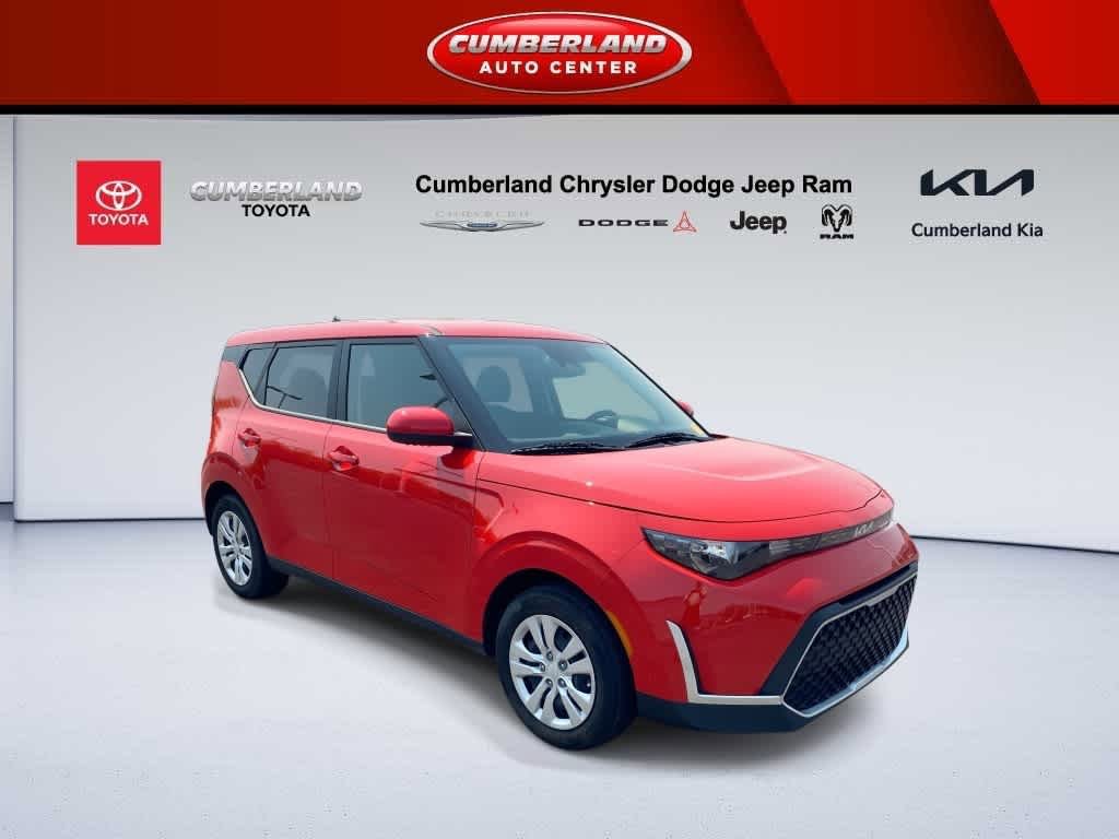 Used 2023 Kia Soul LX image 1