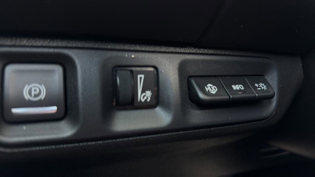 Used 2023 GMC Acadia AT4 w/ Technology Package image 30