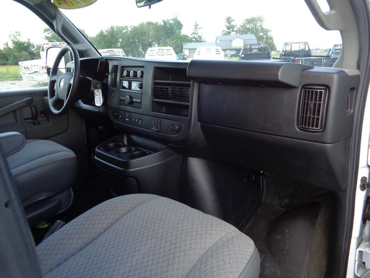 Used 2018 Chevrolet Express 3500 LS image 21