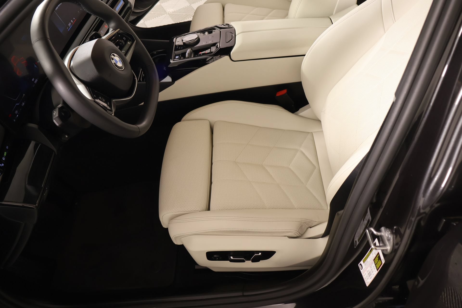 Used 2024 BMW 530i w/ Convenience Package RWD image 12