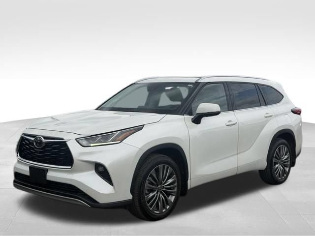 Used 2021 Toyota Highlander Platinum AWD/4WD image 3